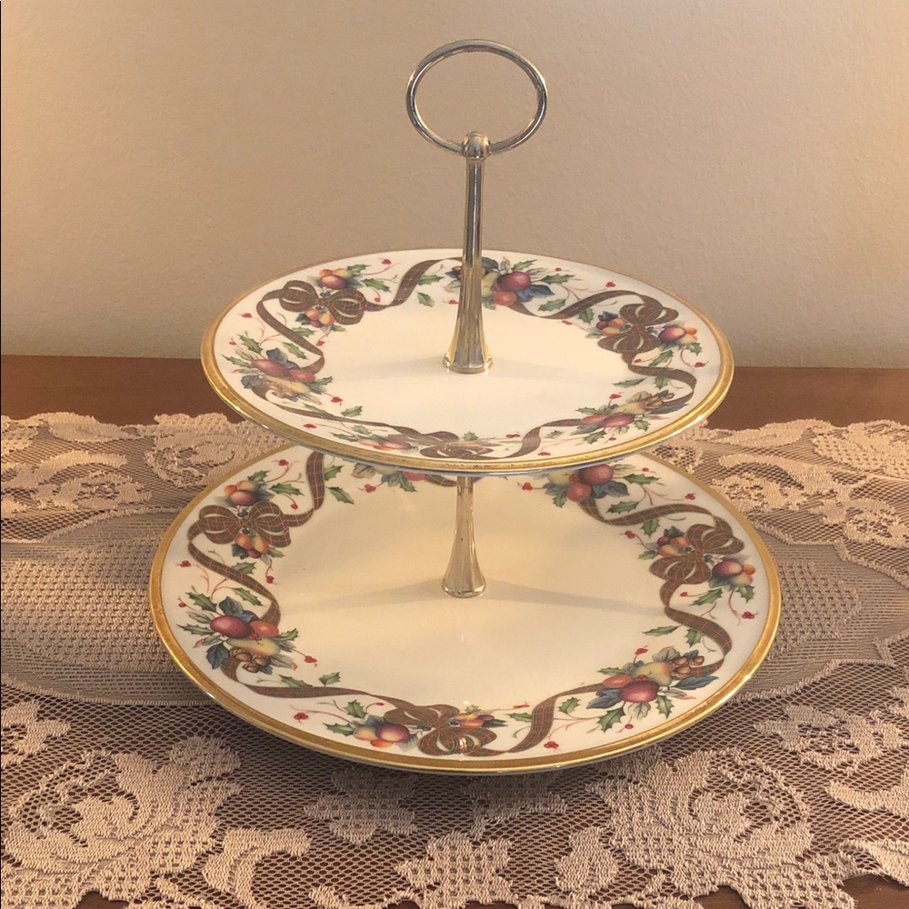 Holiday tartan Dimension collection Lenox Floral 2 tier serving stand Gold Trim